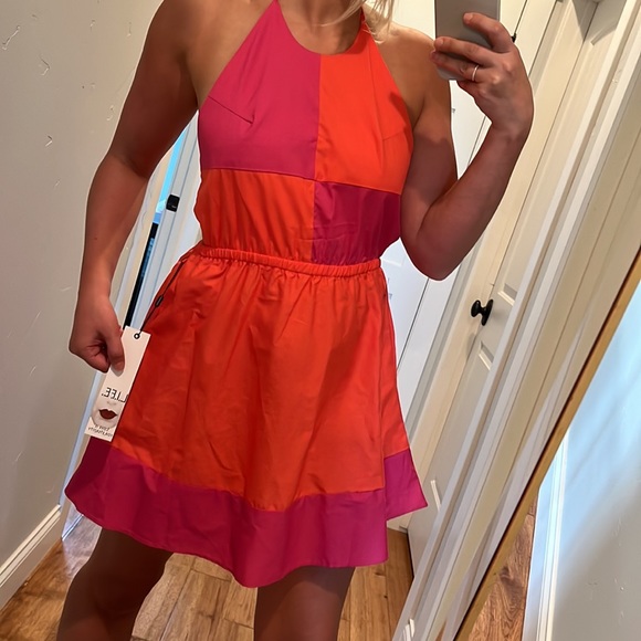 NET Open Back Color Block Dress - Picture 3 of 5